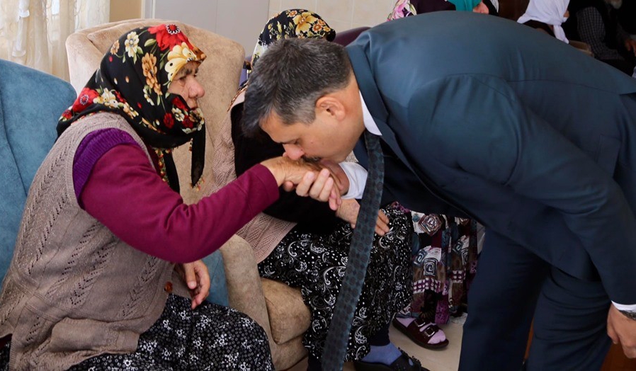 Yalnızlıklarını Hissettirmediler