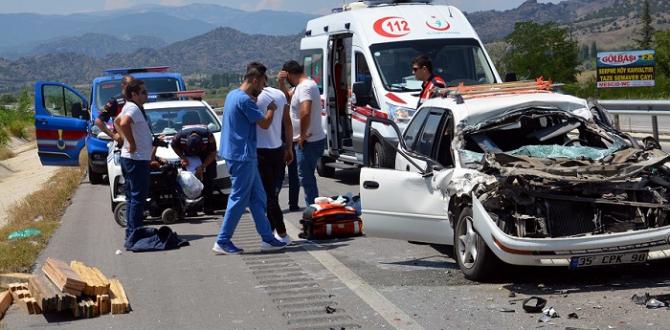 Otomobil TIR’a Arkadan Çarptı: 4 Yaralı