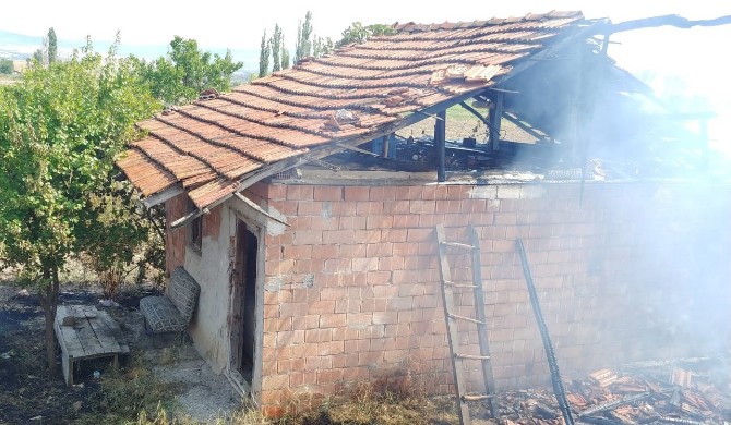 Bağ Evi Yandı
