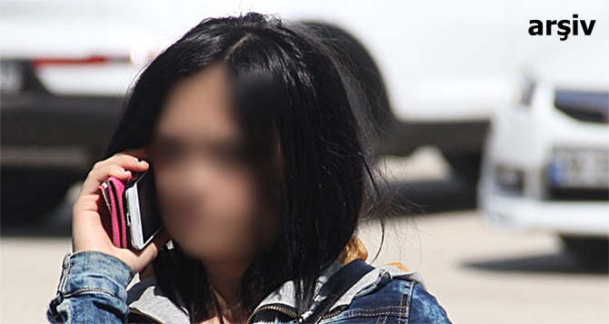 Otomobile Binerek, Evden Kaçtı