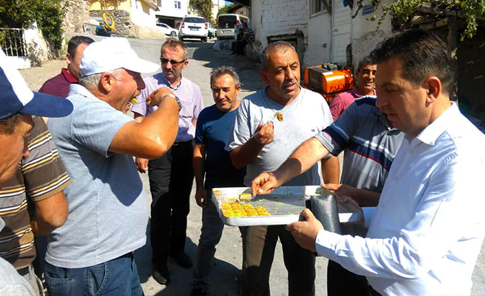 Çalışanlarına Tatlı İkramı Yaptı