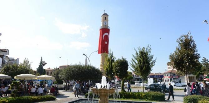 Türk Bayraklarıyla Donatıldı