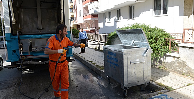 Şehrin Tüm Konteynerleri Yıkanıyor