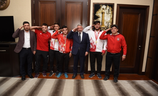 Şampiyonlardan Mehmetçiğe Destek
