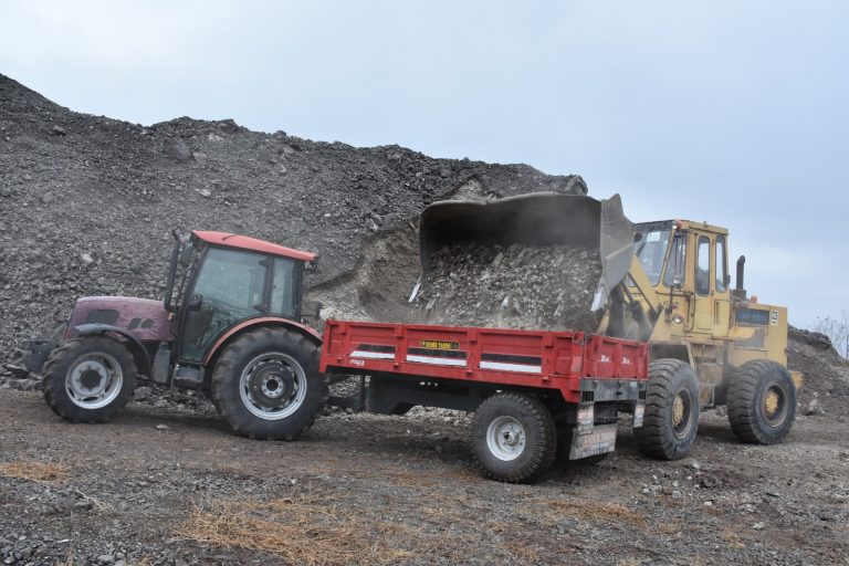 Köy Yollarını Belediye Yapıyor