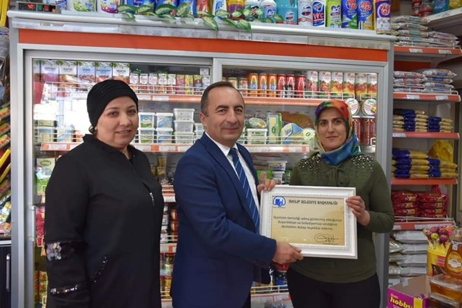 Başkan’dan Esnafa Teşekkür Belgesi