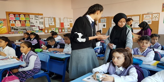 Kandil Nedeniyle Lokum Dağıttılar