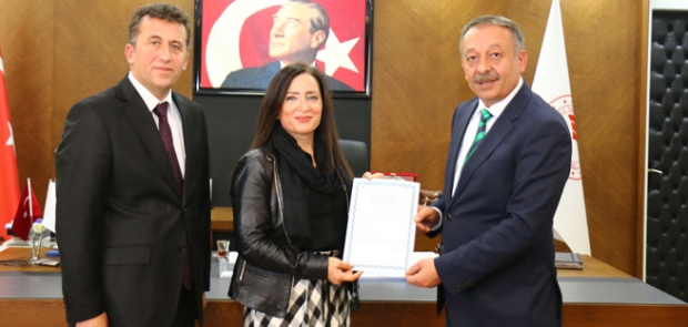 Kadın Girişimciye Çalışma Belgesi Verildi