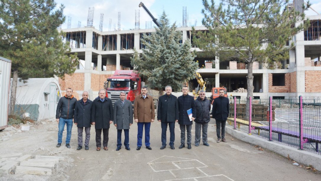 İnşaatı Devam Eden Okulları Gezdiler