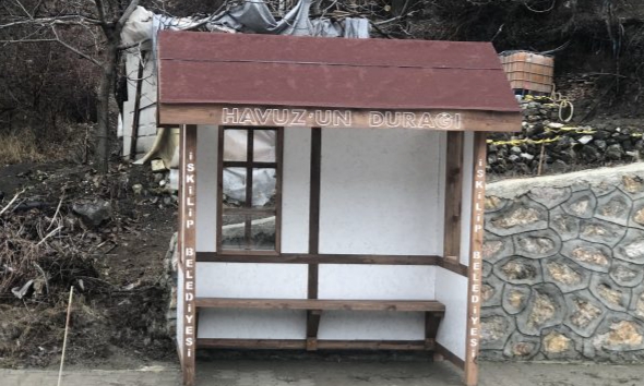 İsmi Yolcu Durağında Yaşayacak