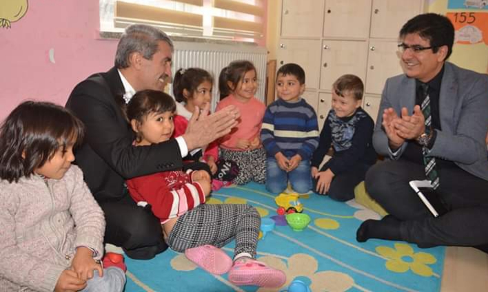 “Müdür Amca” Anasınıfı Öğrencileriyle Oyun Oynadı