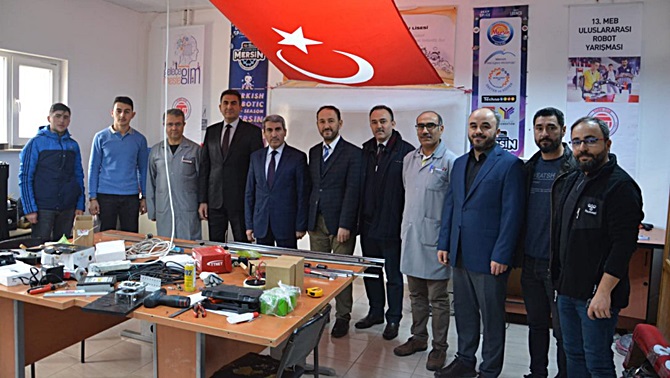 Sarı, Okulun Atölyesini Gezdi