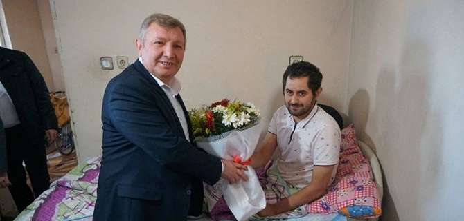 Başkan Gelgör’den Ayağı Kesilen Dündar’a Ziyaret