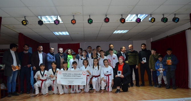 İYC ‘de Sosyal Medya -Sosyal Mafya Konulu Konferans