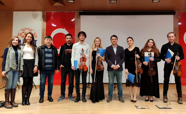 Büyük Alkış Aldılar