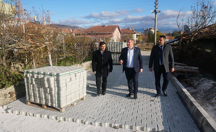 Cadde ve Sokaklara Parke Döşeniyor