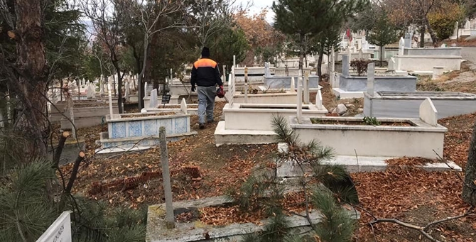 Sungurlu’da Mezarlıklar Bakıma Alındı