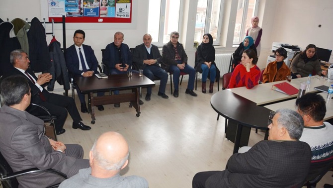 Sarı, Okul Ziyaretlerine Devam Ediyor