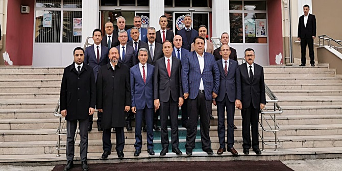 AK Parti’den Sarı’ya Kutlama Ziyareti