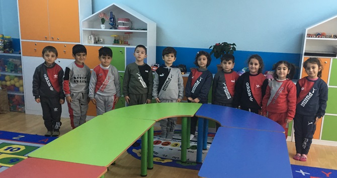 Avukat Aksoy, Öğrencilere Eşofman Hediye Etti