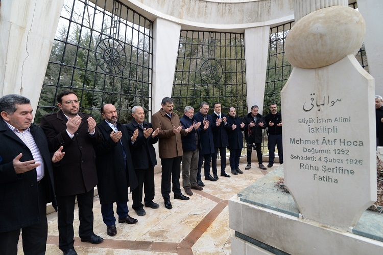 Atıf Hoca Kabri Başında Anıldı