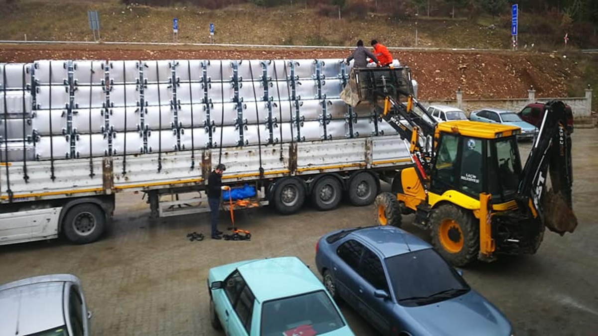 Bakanlıktan Laçin’e 50 Adet Konteyner