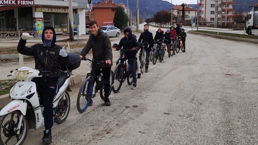 Bisikletle Çevre Temizliği Yaptılar