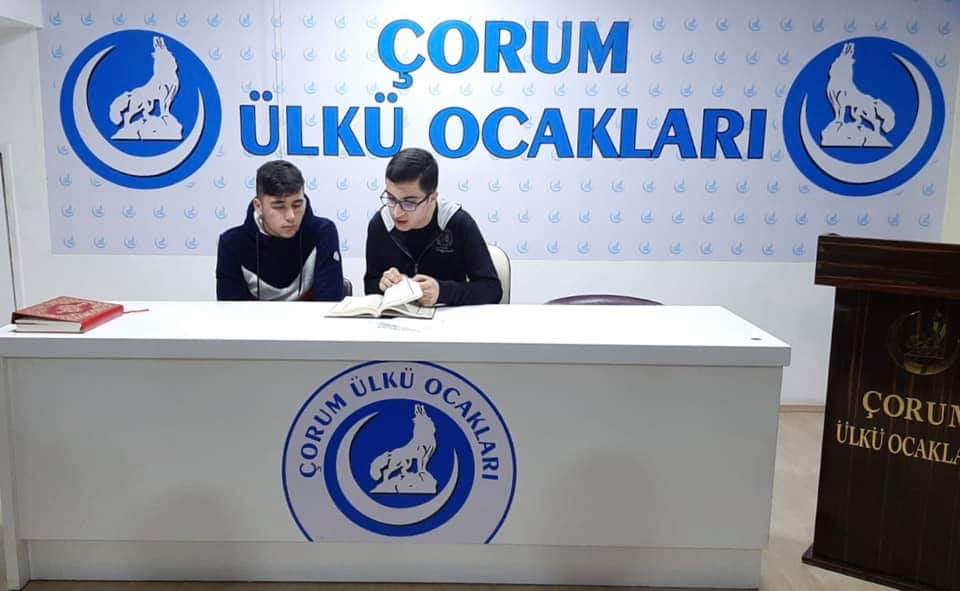 Ülkücü Gençler Şehitler İçin Kur’an-ı Kerim Okuyor