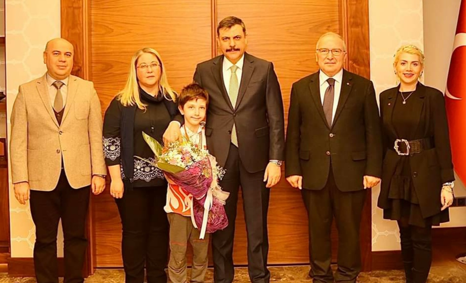 Vali Amcasından Şampiyona Altın