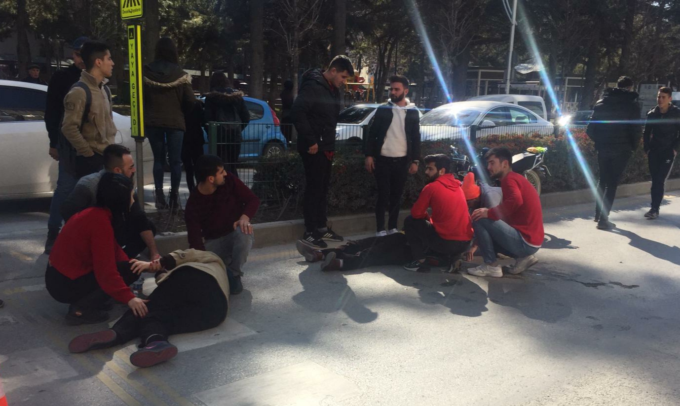 Motosikletin Çarptığı 2 Kadın Yaralandı