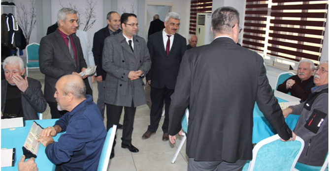 Vali Yardımcıları Sigara İçin Broşür Dağıttı