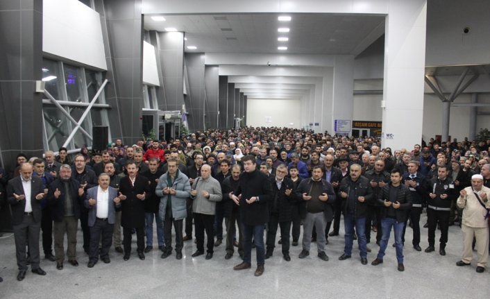 Umreciler Dualarla Uğurlandı