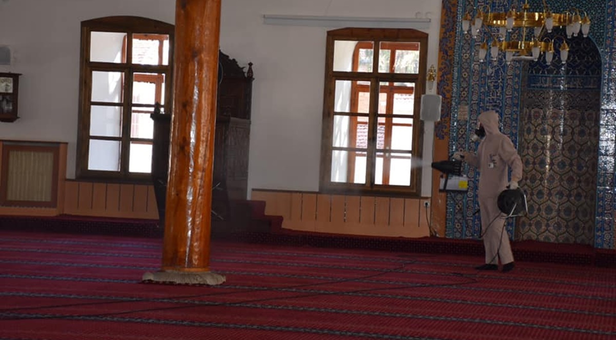 Koronavirüs Tedbirleri Camilerde Sürüyor