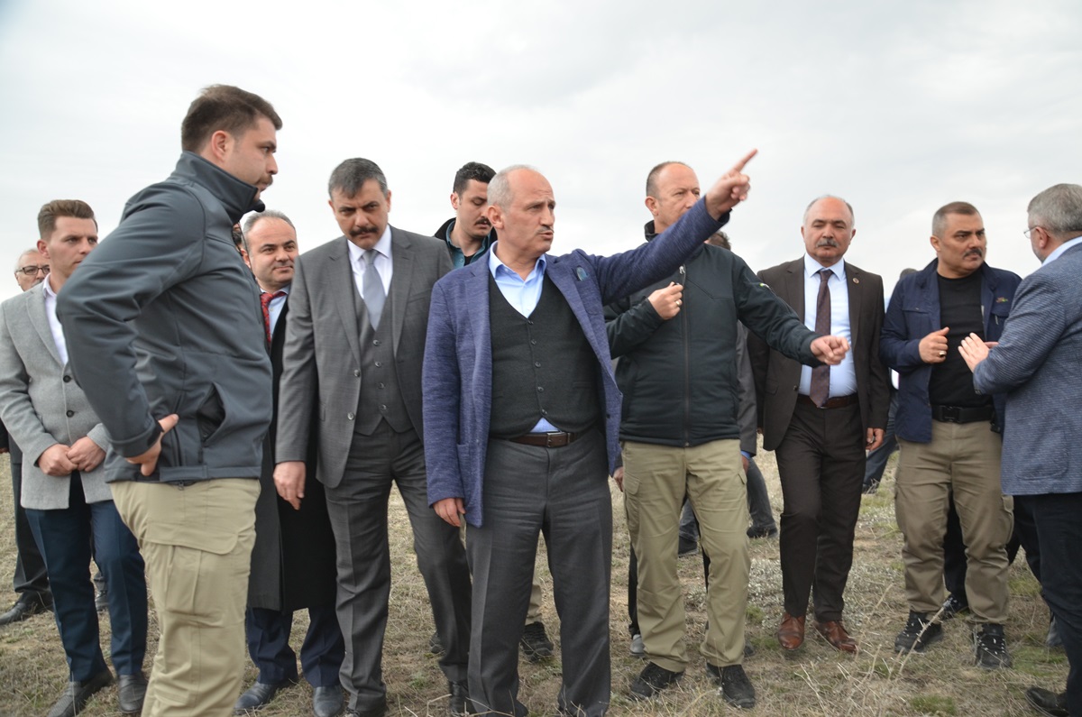 Bakan Turhan, Havaalanının Yerini inceledi
