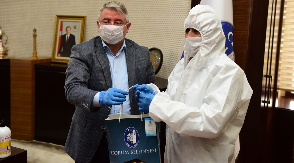 Başkan Aşgın’dan Gazetecilere Jest