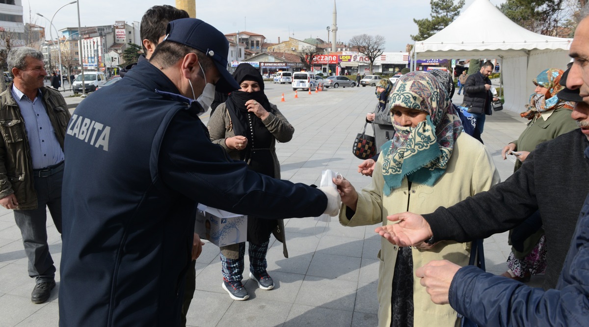 Zabıta Maske Dağıttı