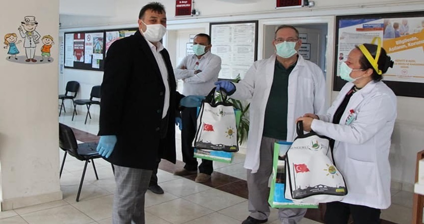 Başkan Şahiner’den Sağlık Çalışanlarına Jest