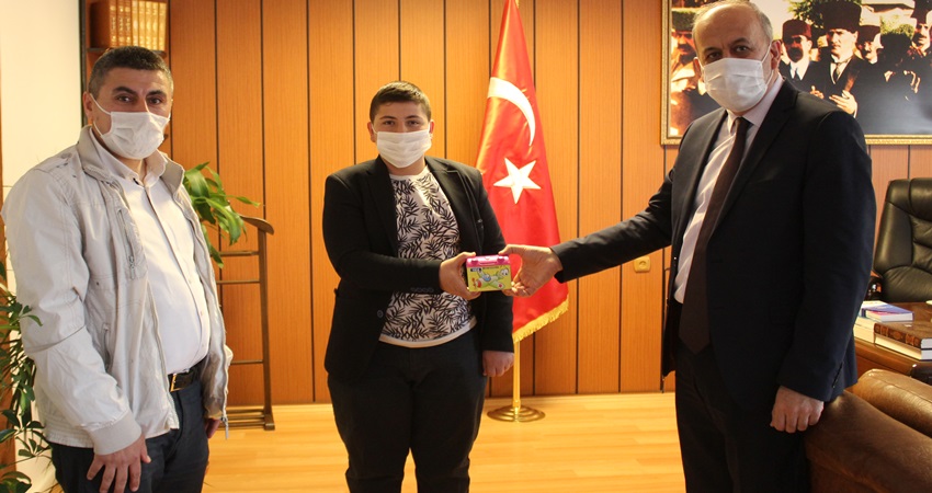 Kumbarasındaki Paraları Kampanyaya Bağışladı