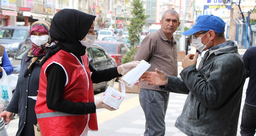 Kızılay Maske ve Dezenfekte Dağıttı
