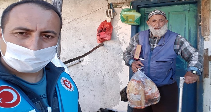 Kargı’lı Ömer Dede Bin Lira Bağışladı