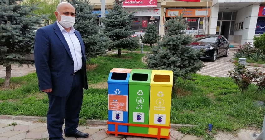 Bayat’ta Maske ve Eldivenler İçin Atık Kutular Kondu