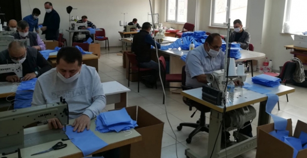 Gönüllü Olarak Maske Dikiyorlar