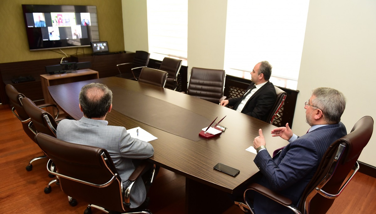 Grup Başkanlarıyla Telekonferansla Görüştü