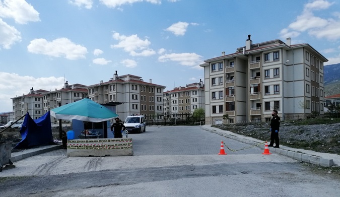 Kargı’da Üç Apartman Karantinaya Alındı