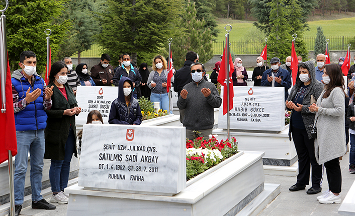 Şehitlerimizi Yalnız Bırakmadılar