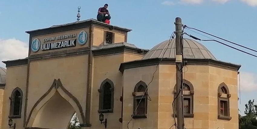 Polise Kızdı Kendini Yakmak İstedi