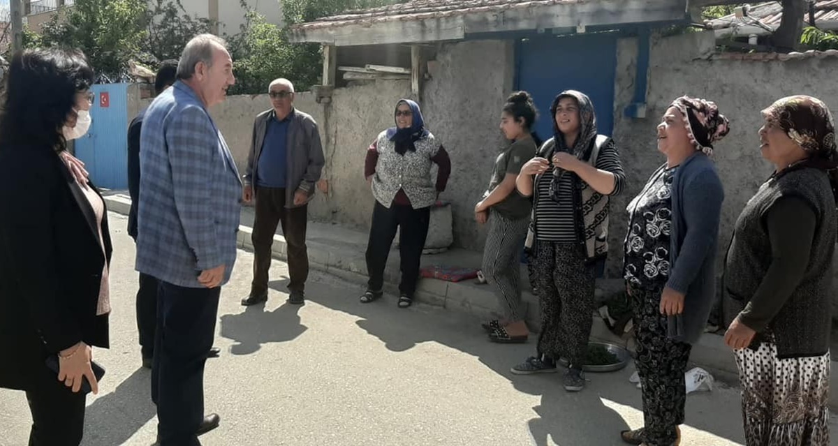 Başkan Şahiner Yardım Paketi Dağıttı
