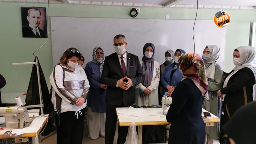 AK Kadınlar’dan Maske Üretimine Destek