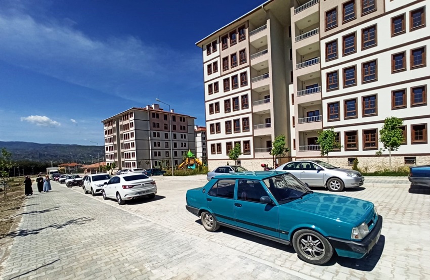 Osmancık’ta TOKİ Konutları Sahiplerine Teslim Ediliyor