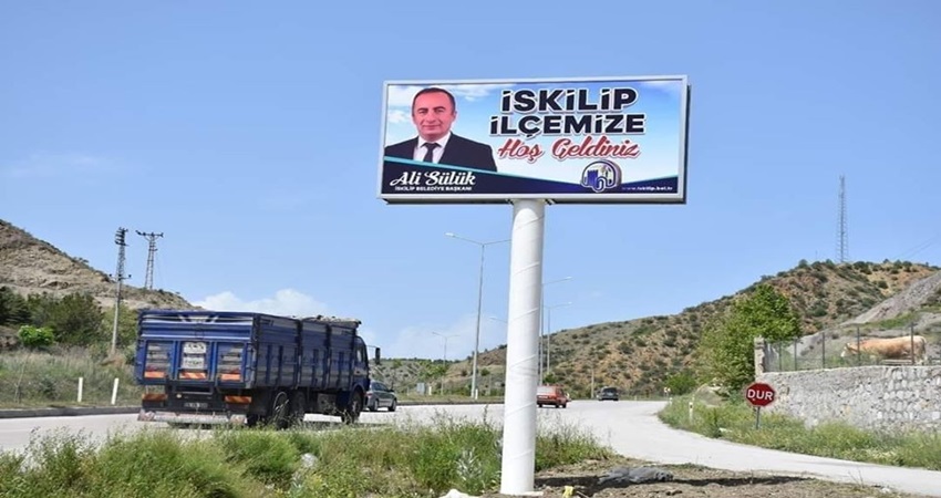 İlçe Girişine Hoş Geldin Tabelası